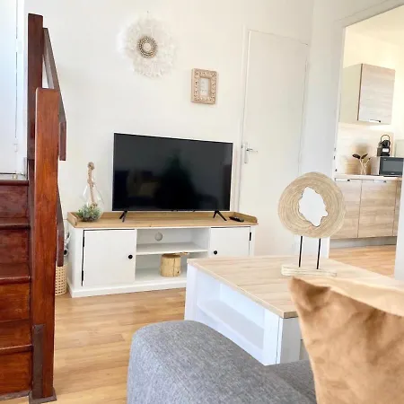 Le Wood, Entre Centre Et *