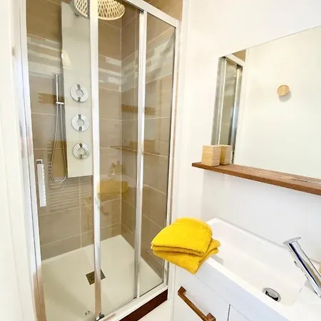 Le Wood, Entre Centre Et * مير-لي-بان